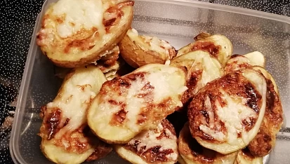 Pečené brambory plněné sýrem