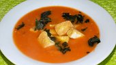 Rajčatová polévka s tofu