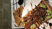 Chutné vafle (Dokonaly recept na dokonale vafle ❤️ Jako tresnicka na dortu pridana nutella a kiwi pro jeste lepsi chut.)