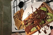Dokonaly recept na dokonale vafle ❤️ Jako tresnicka na dortu pridana nutella a kiwi pro jeste lepsi chut.