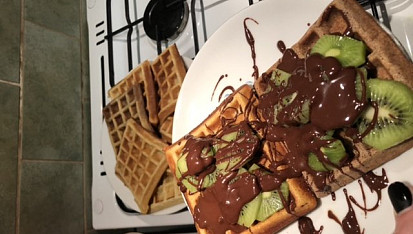 Chutné vafle, Dokonaly recept na dokonale vafle ❤️ Jako tresnicka na dortu pridana nutella a kiwi pro jeste lepsi chut.