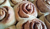 Měkké skořicové šneky (Cinnamon rolls)