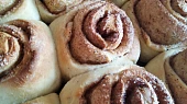 Měkké skořicové šneky (Cinnamon rolls)