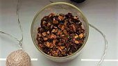 Domácí karamelová granola