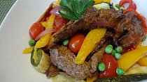 Flank steak se zeleninou