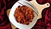 Jednoduché chilli con carne, Podáváme s chlebem.