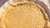 Pórkový quiche s kuřecím masem podle Eduarda, Upečené lis. těsto na které klademe směs.