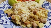 Špecle s kuřecím masem a sušenými rajčaty