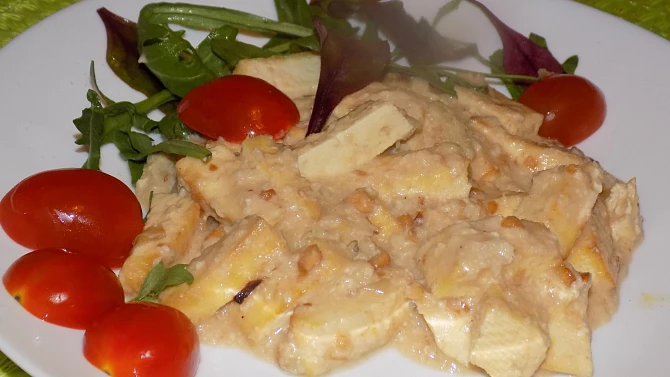 Tofu v arašídové omáčce