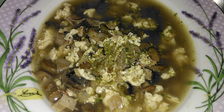 Žampionová polévka Rohule (Je výborná, chutná skoro jako masová polévka.)