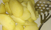 Babiččina bramborová paštika (Nestrouhala jsem, jen šťouchadlem na brambory rozmačkala.)