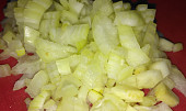 Babiččina bramborová paštika (Přidáme cibuli, pak ještě prolisovaný česnek, koření, sůl, vše promíchat a šup do trouby)