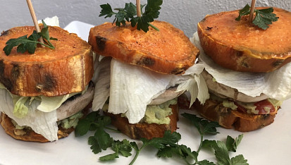 Batátové hamburgery s guacamole