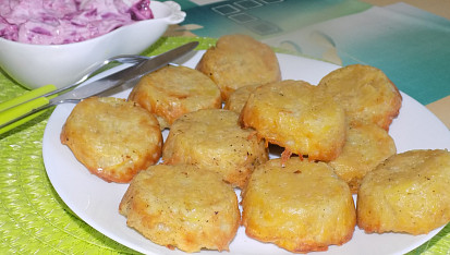 Bramborové muffiny s jogurtovou omáčkou