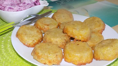 Bramborové muffiny s jogurtovou omáčkou