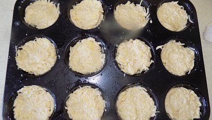 Bramborové muffiny s jogurtovou omáčkou