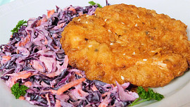 Červený Coleslaw s řízky na jižanský způsob