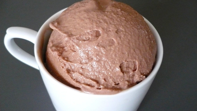 Čokoládová zmrzlina z pudinku a tvarohu