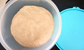 Domácí chléb z pšeničné a žitné mouky