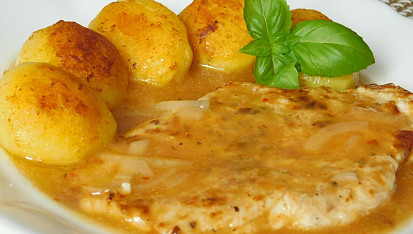 Kuřecí prsa se šťávou z marinády