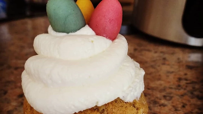 Lehký tvarohový krém (nejen) na cupcakes