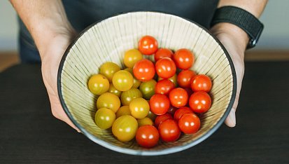 Pan con Tomate, čili konfitovaný česnek s pečenými rajčaty