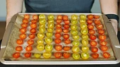 Pan con Tomate, čili konfitovaný česnek s pečenými rajčaty