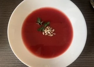 Polévka z řepy a brambor