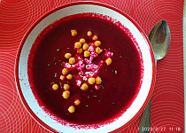 Řepná polévka s balkánem a bylinkami