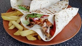 Tortilla s kuřecím a zeleninou