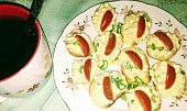 Vaječné jarní a velikonoční pomazánky (Vaječná pomazánka se sardelí na rohlíku a s čajem jako večeře.)