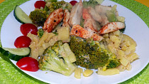 Brokolicovo-bramborový salát s kuřecím  masem