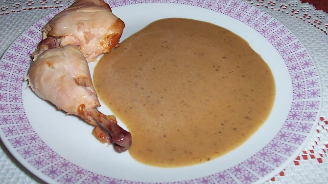Cibulová omáčka k uzeným kuřecím stehnům