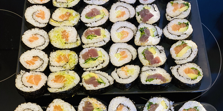 Domácí Maki Sushi (Varianty např. s lososem, avokádem, tuňákem,…)