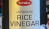 Domácí Maki Sushi (Dále pak japonský rýžový ocet. Existuje více variant. Dokonce se dá koupit i již hotový nálev. )