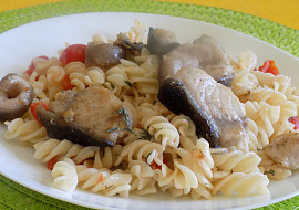 Fusilli se sumečkem a rajčaty