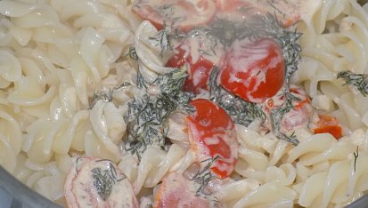 Fusilli se sumečkem a rajčaty
