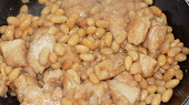 Kuřecí kostky se sójovými boby