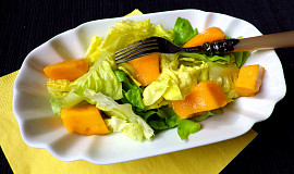 Listový salát s mangem