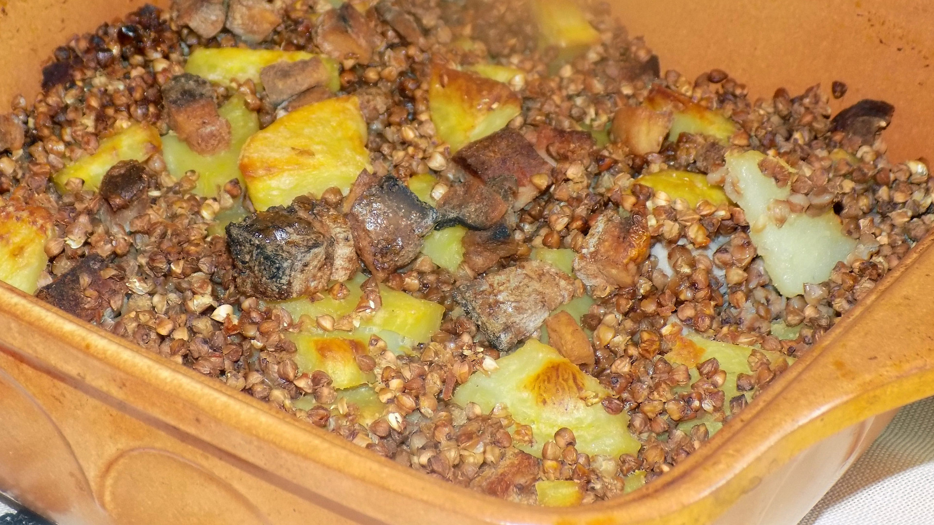 Pohankové babizny - starý lidový pokrm s uzeným masem