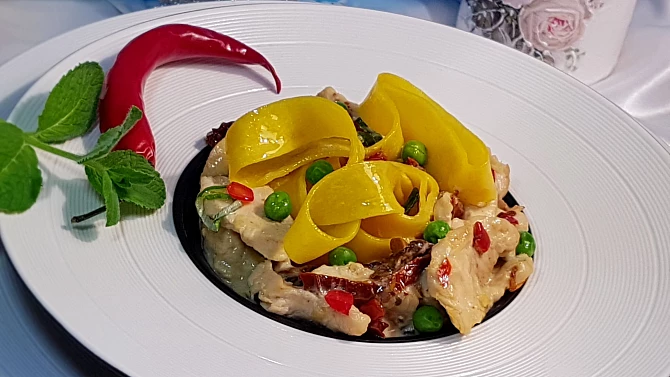 Rajčatovo-feferonková pikantní směs a fettuccine