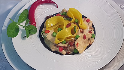 Rajčatovo-feferonková pikantní směs a fettuccine