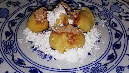 Meruňkové knedlíky z tvarohového těsta
