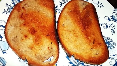 Topinky s pomazánkou, upečené topinky...