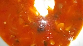 Chuťově suprová polévečka, detail... se zakysanou smetanou...