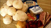 Plněné žampiony ve šťavnatém lůžku, část použitých surovin