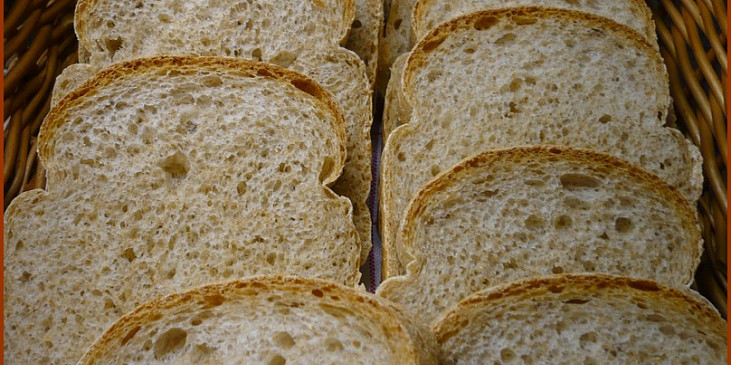 Snídaňový chlebík s grahamovou moukou pečený ve formě (Chlebík 1.)