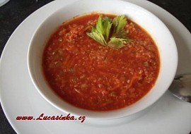 Červená polévka s quinoou