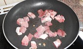 Vepřové ragú po selsku-DIA, maso osmahneme na slanině