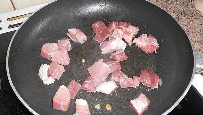 Vepřové ragú po selsku-DIA, maso osmahneme na slanině